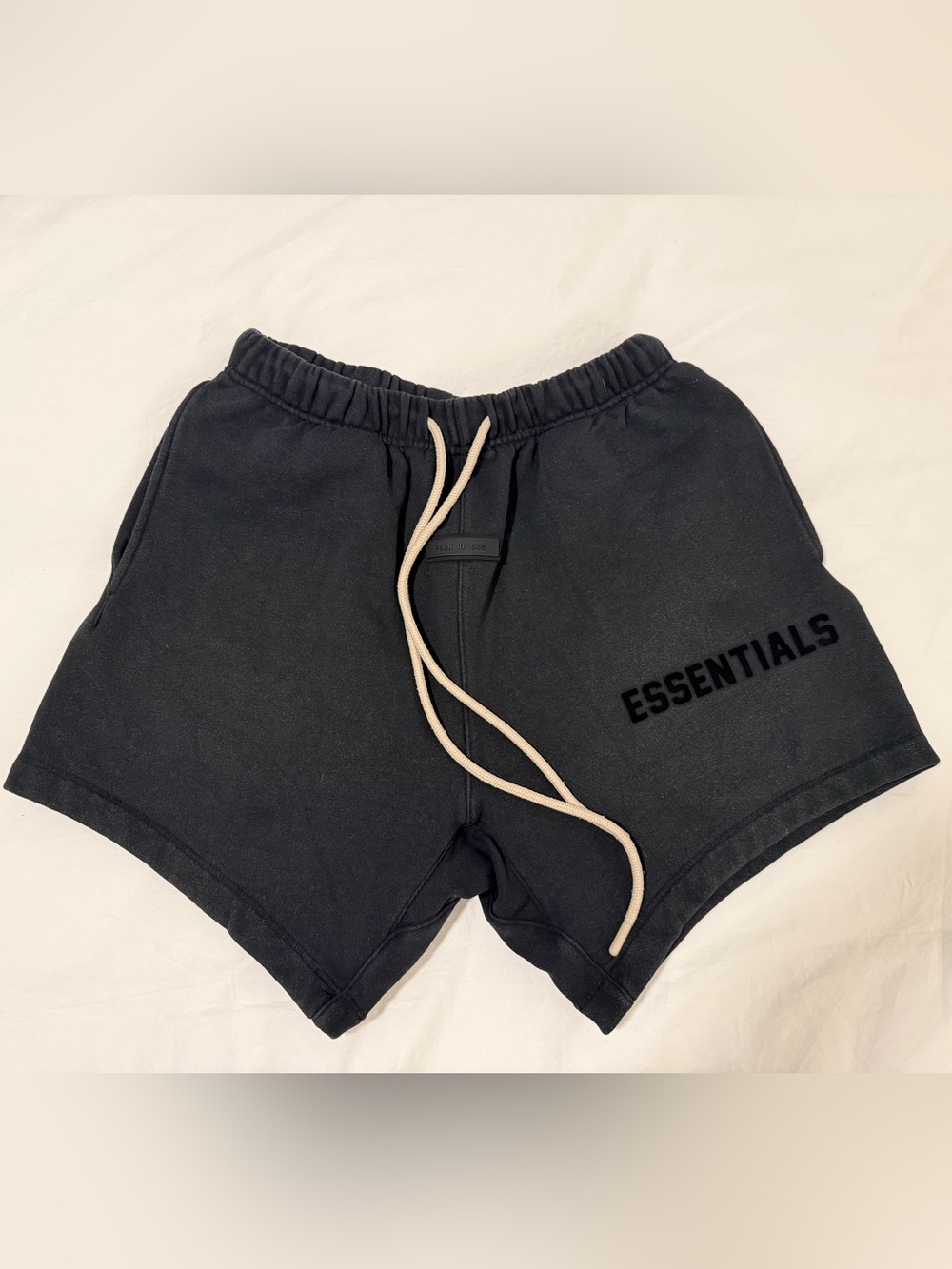 Fear of God Essentials Sweatshort “Jet Black”